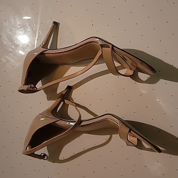 Heels 👠 👠 👠 - Picture 2 of 3